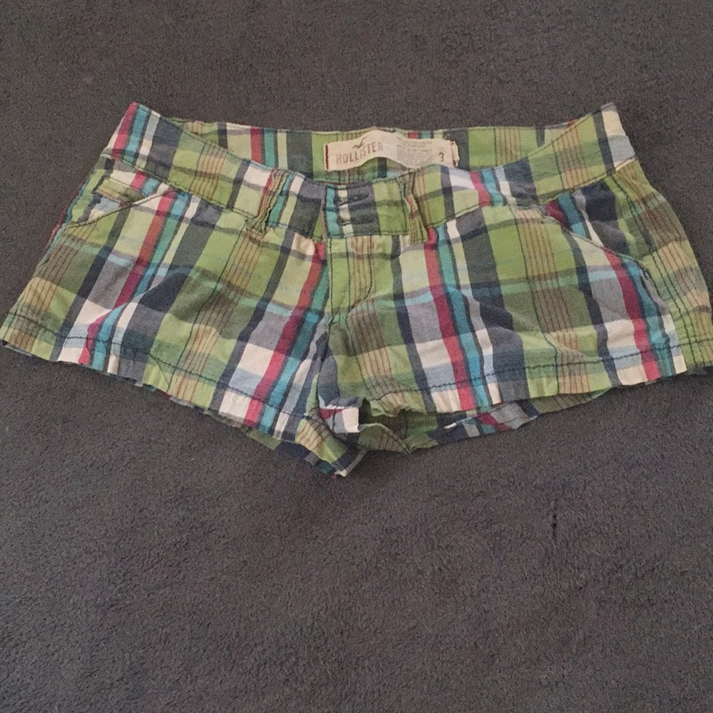 Hollister plaid short shorts 🤩size 3